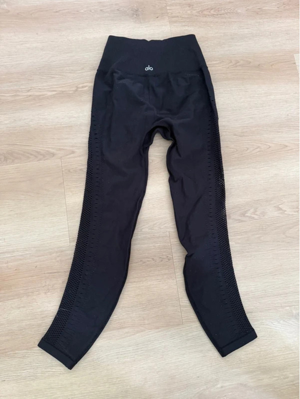 Alo yoga leggings size medium